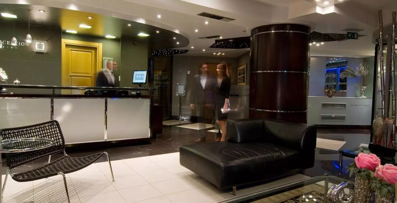 THEATHENINAN_SHABAVIZ (7).jpg